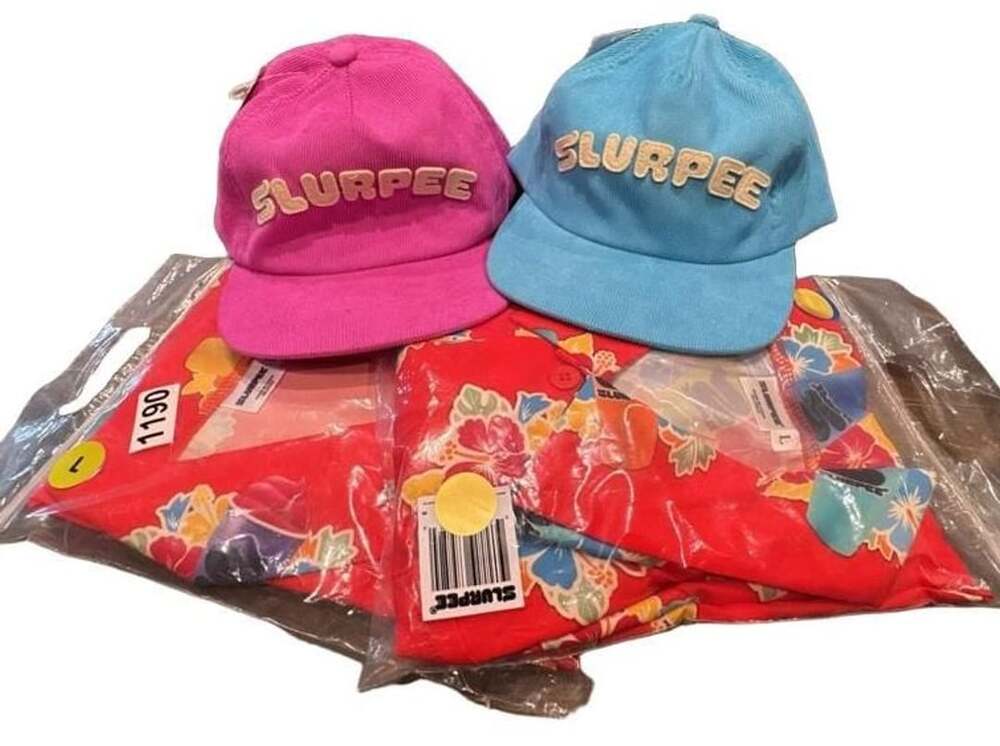 Slurpee His & Hers Matching Outfit Set 2 Shirts L 2 Hats NWT 7-Eleven Couples
